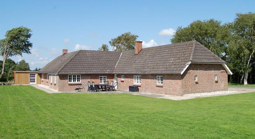 Апартаменты Holiday home Skast C- 4039