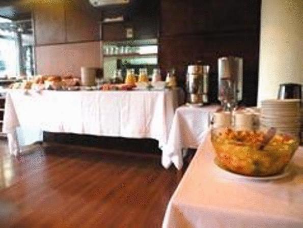 Отель Austral Hotel