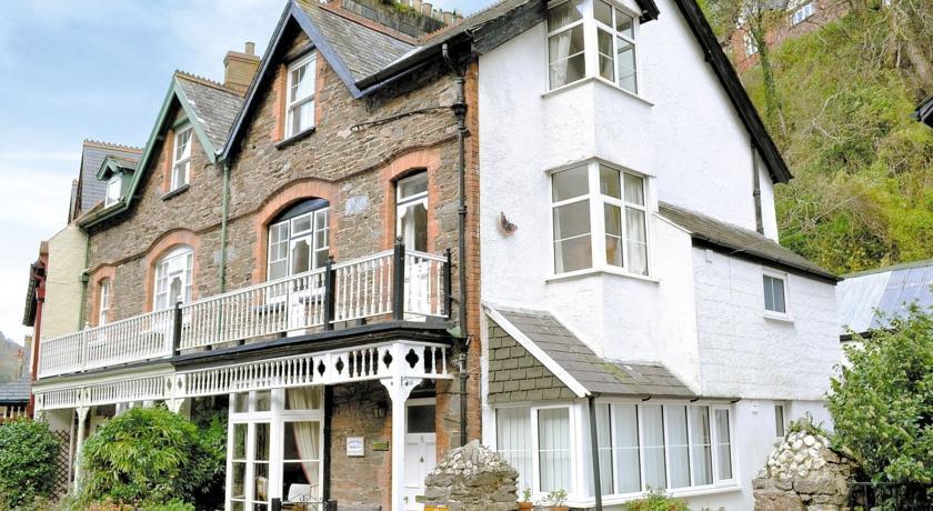 Апартаменты Clovelly House