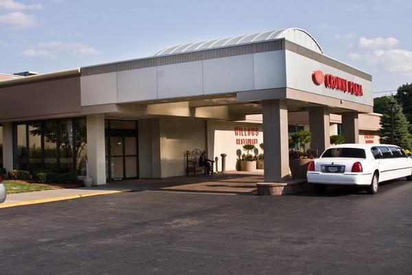Отель Crowne Plaza Hotel Chicago-Northbrook