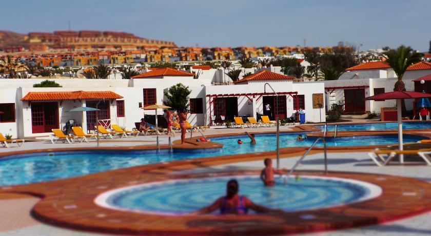 Отель Bungalows Castillo Beach