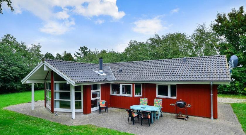 Апартаменты Holiday home Solbaervangen Oksbol
