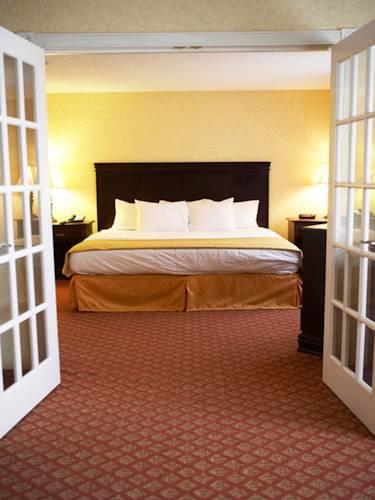 Отель Quality Inn & Suites East