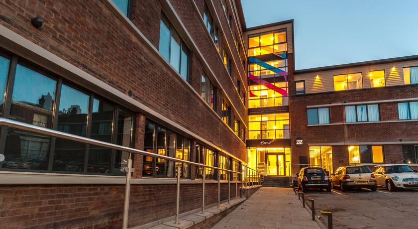 Апартаменты Roomzzz Chester City