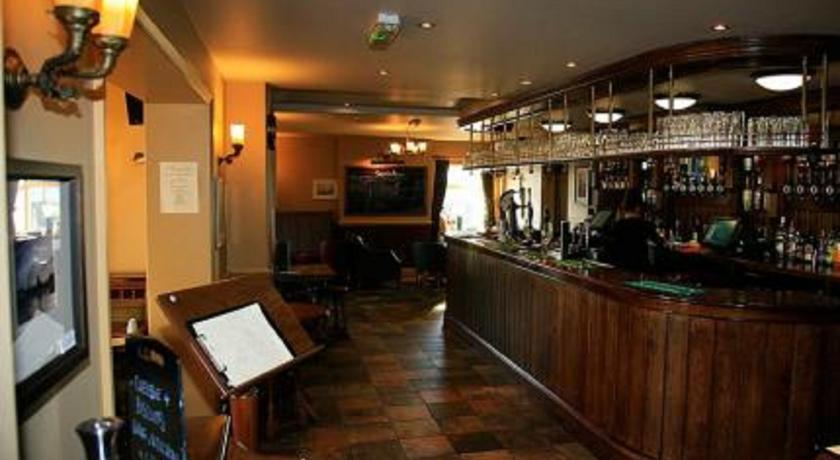 Отель The Crossroads Inn