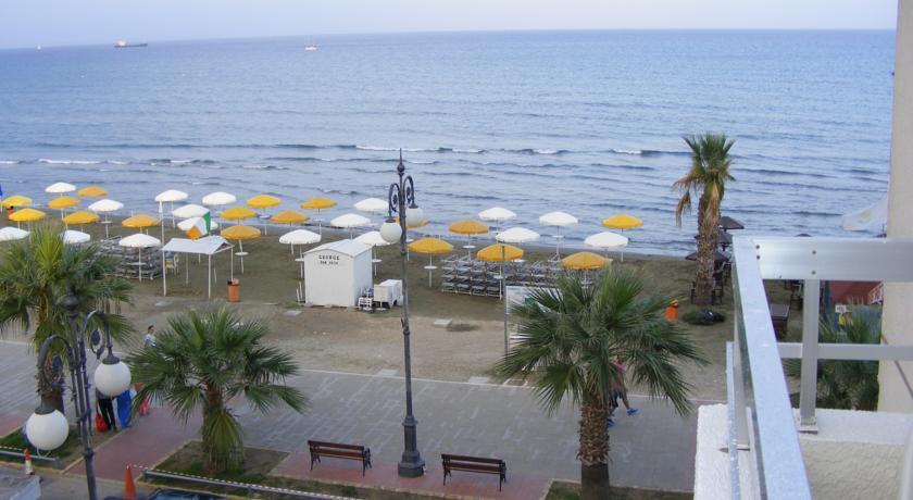 Sea Court Apartments