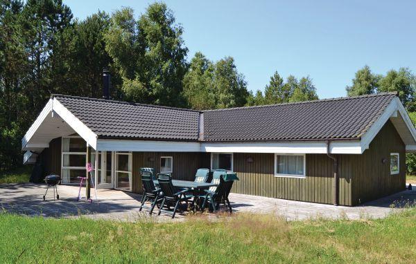 Апартаменты Holiday home Albaek 23 with Hot tub