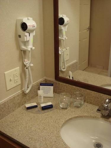 Отель Candlewood Suites Indianapolis Downtown Medical District