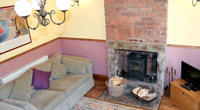 Апартаменты Honey Pot Cottage