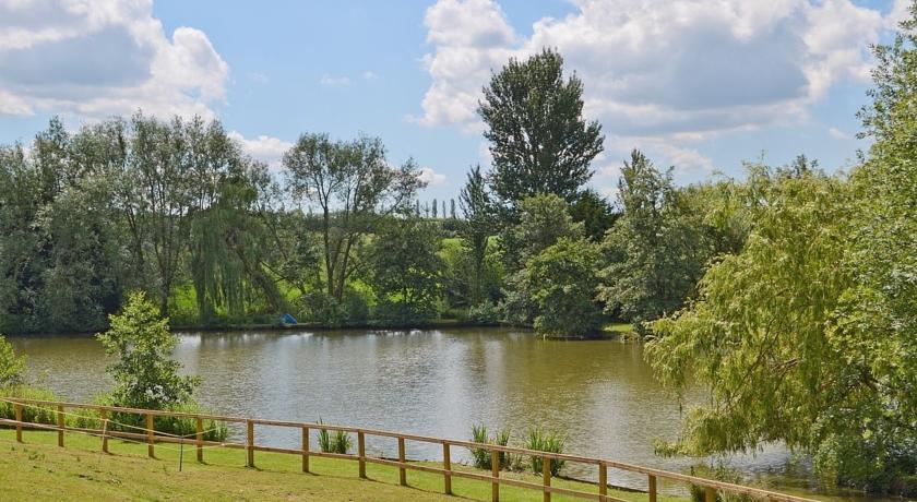 Апартаменты Lake House Cottage
