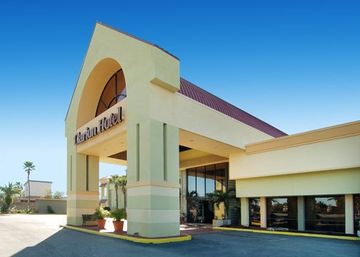 Отель Clarion Hotel and Conference Center near Busch Gardens
