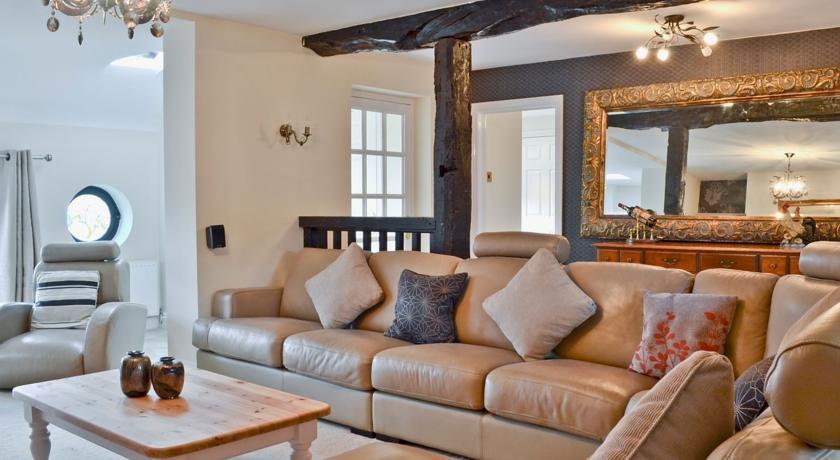 Апартаменты Redbridge Farmhouse