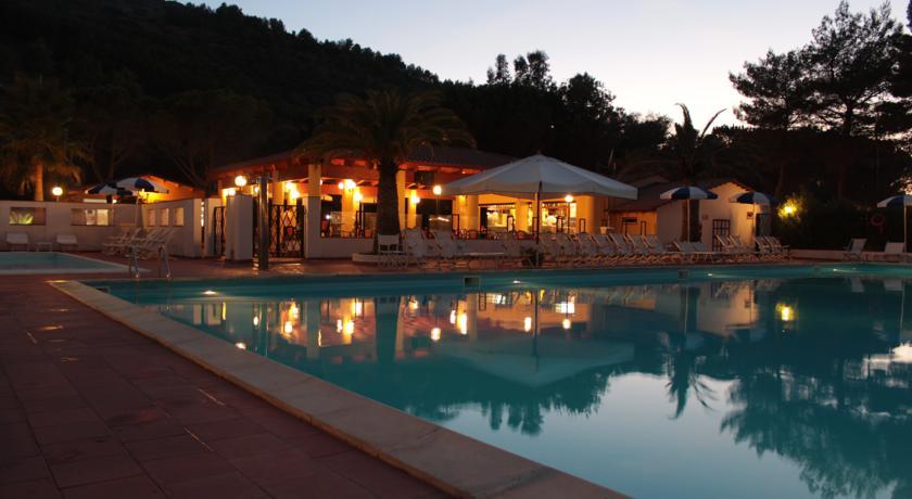 Отель Villaggio Arco Naturale Club