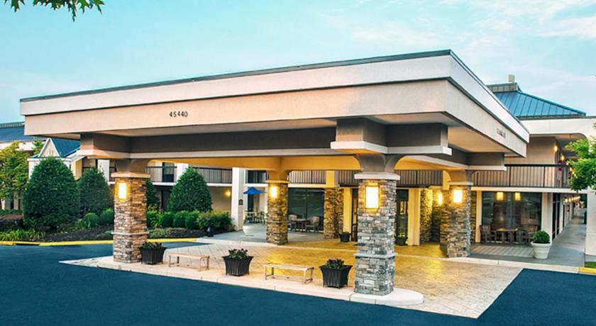 Отель Best Western Dulles Airport Inn