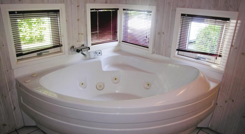 Апартаменты Holiday home Humble 34 with Hot tub