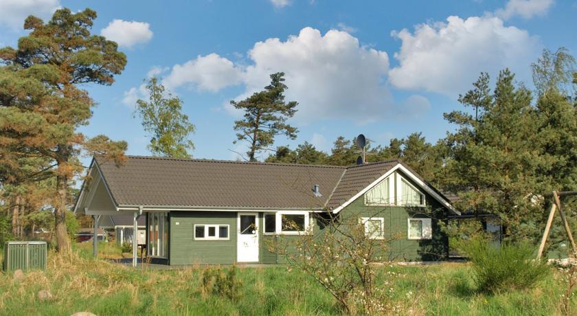 Апартаменты Holiday home Aakirkeby 310 with Sauna and Terrace