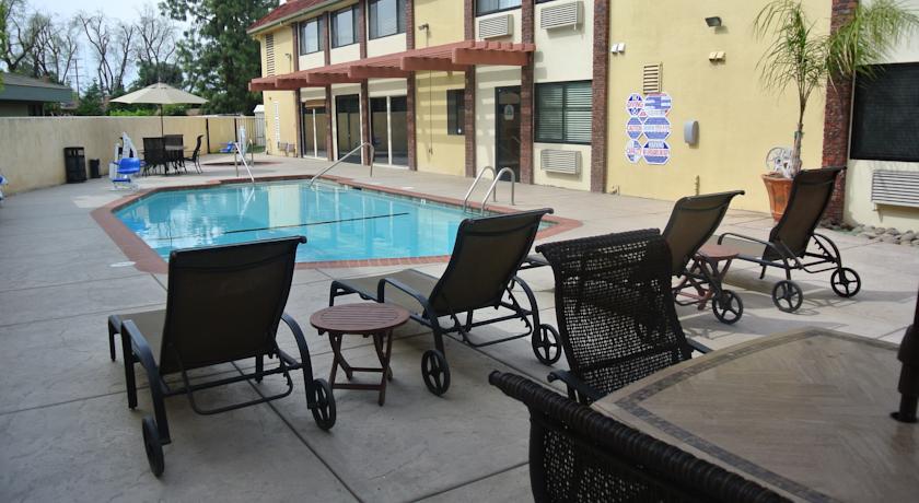 Отель Best Western Town & Country Lodge