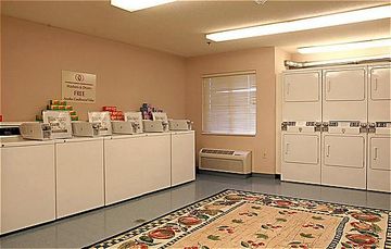 Отель Candlewood Suites Chicago Naperville