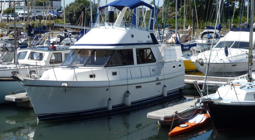 Отель Ariane Luxury Motor Yacht