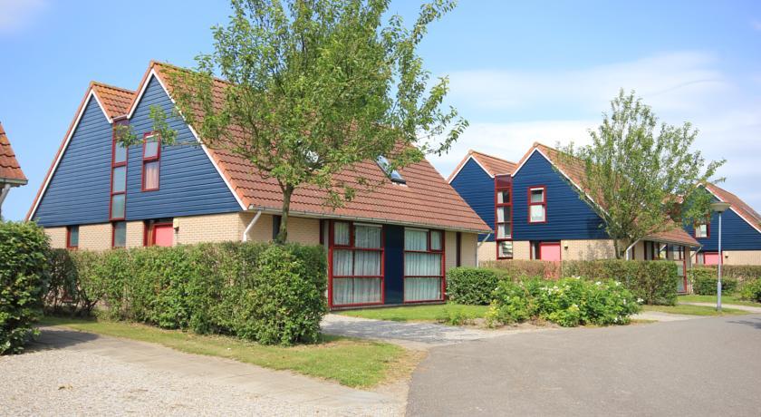 Отель Vakantiepark Hof van Zeeland