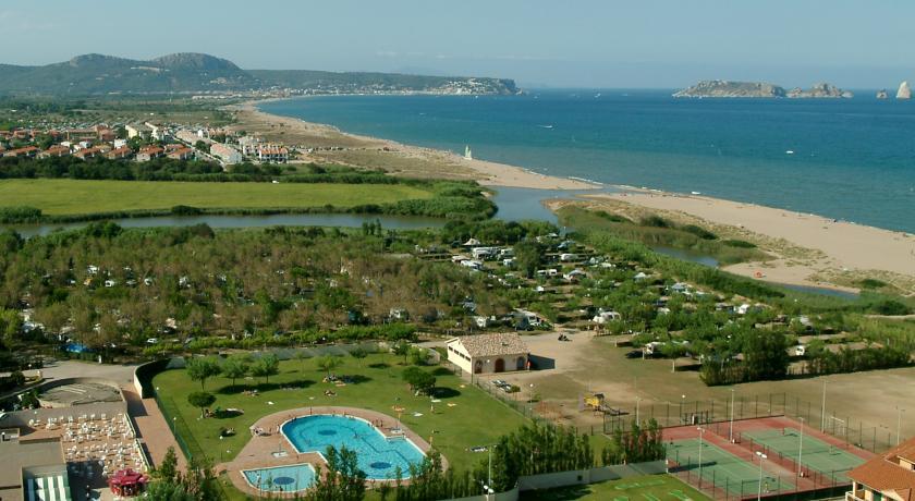 Отель Albatross Camping - Playa Brava