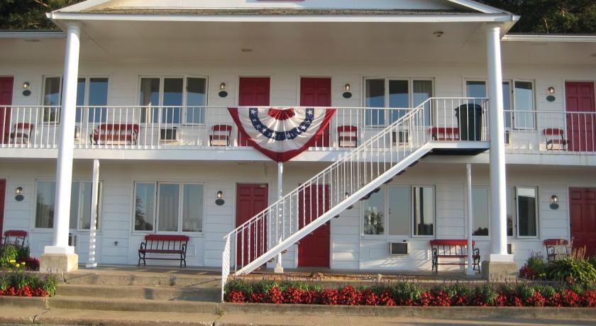 Отель Bay Inn Of Petoskey