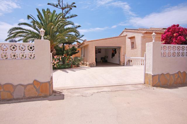 Апартаменты Apartment with garden, near the beach in Calpe