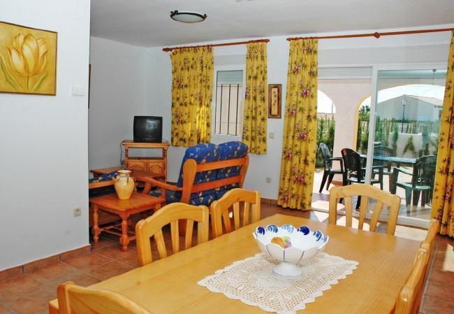 Bungalow with terrace, pool in Alicante