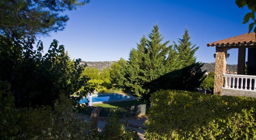 Отель Montsant Park Camping & Bungalow