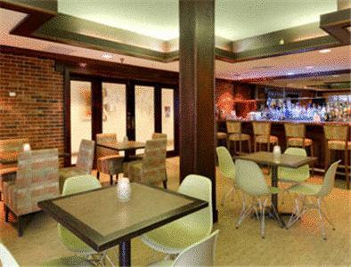 Отель Ramada Newark / Wilmington Area