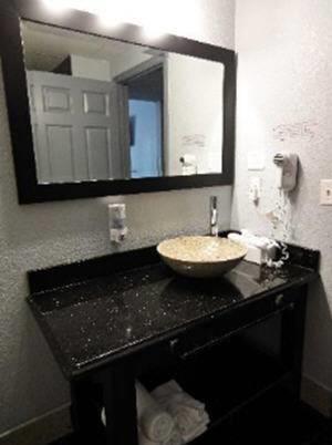 Отель Best Western Bonita Springs Hotel & Suites