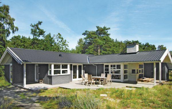 Апартаменты Holiday home Poseregårdsvej Aakirkeby IV