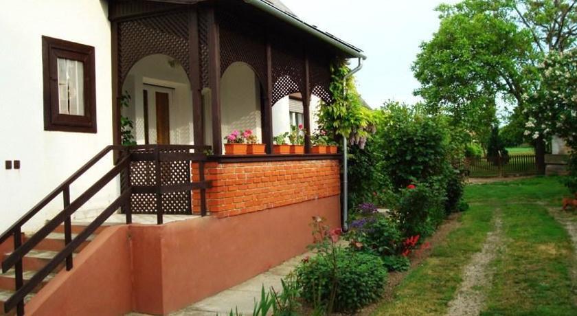 Апартаменты Holiday home Balatonbereny 18