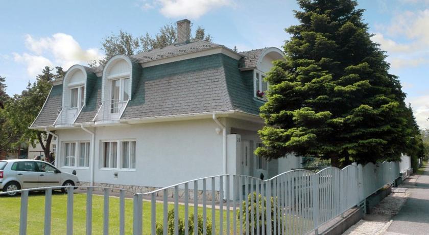 Three-Bedroom Apartment Siofok near Lake 2