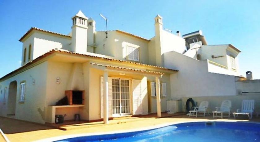 Апартаменты Four-Bedroom Holiday Home Holiday Home Armação De Pêra