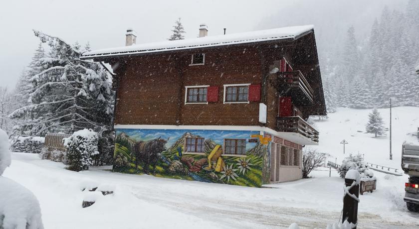 Отель Chalet Les Dix Larrons