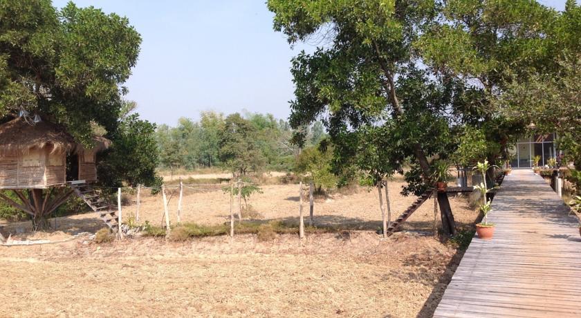Отель The Country Farm Resort & Homestay