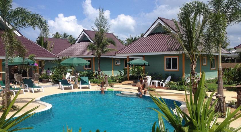 Отель Coconut Homes Khao Lak