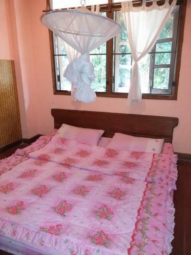 Мини-отель Northwest Guesthouse Mae Sariang