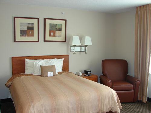 Отель Candlewood Suites Topeka