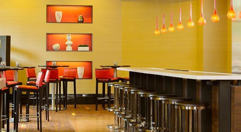 Отель Courtyard by Marriott Boston Brookline