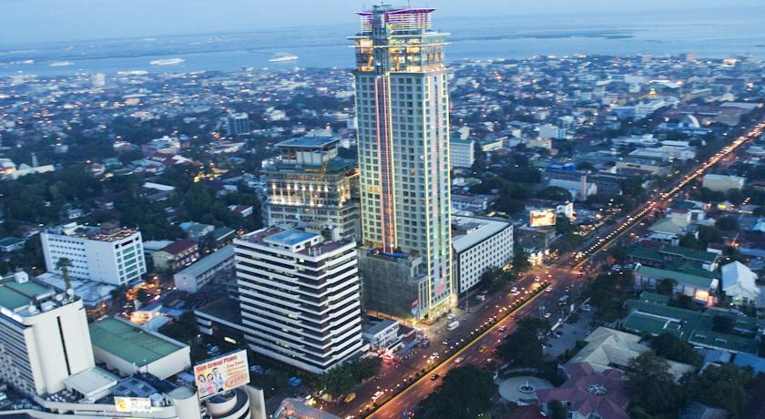 Отель Crown Regency Hotel & Towers