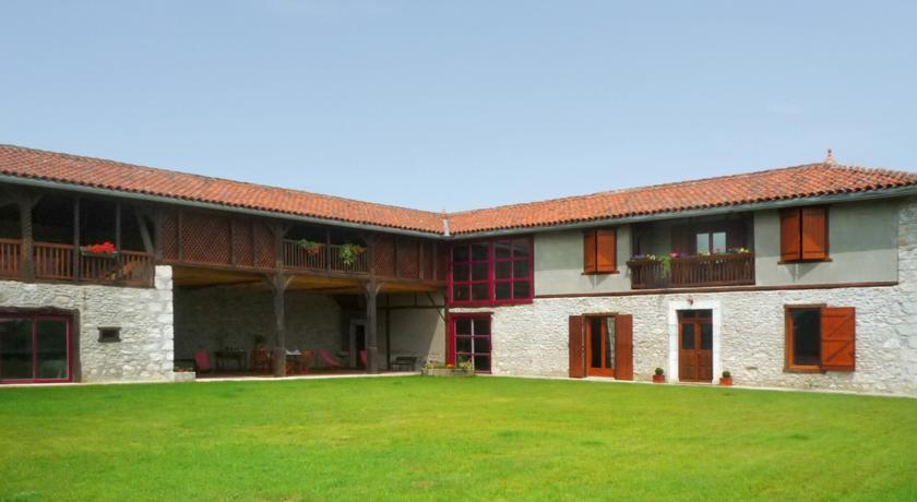 Отель HomeRez  Chalet 701 Avenue de la Bigorre