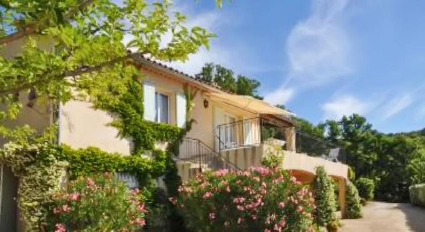 Апартаменты HomeRez  Holiday home Les trois fontaines