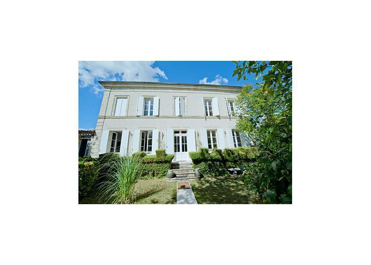 Вилла Villa in Gironde I