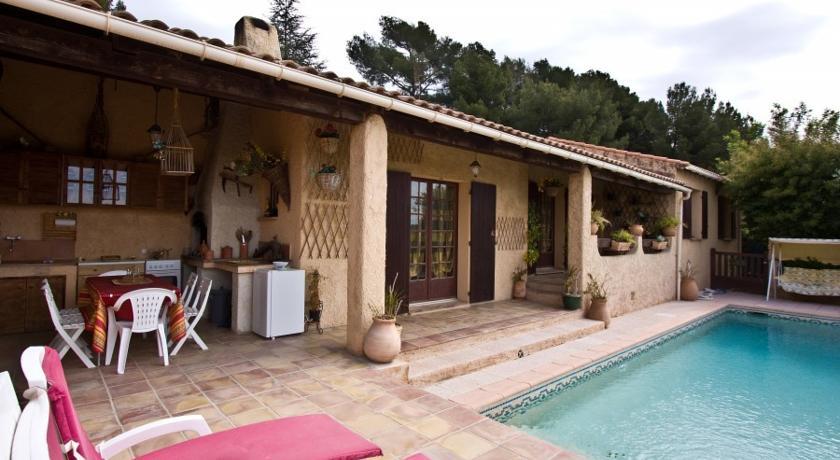 Вилла Villa in Le Castellet