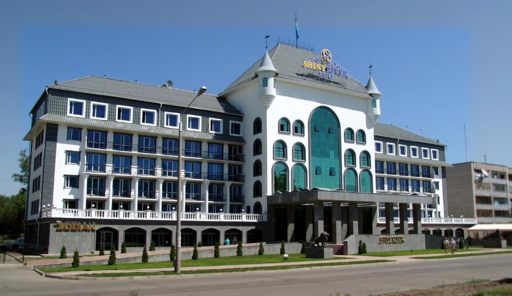 Гостиница Shiny River Hotel