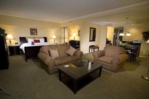 Отель Crowne Plaza Edison