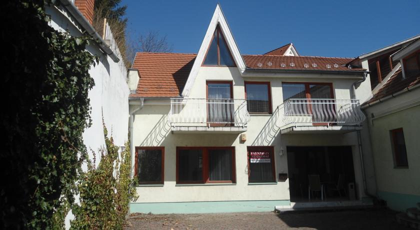 Гостевой дом Eszterházy Panzió és Vendégház