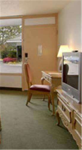 Отель Days Inn Savannah Southside